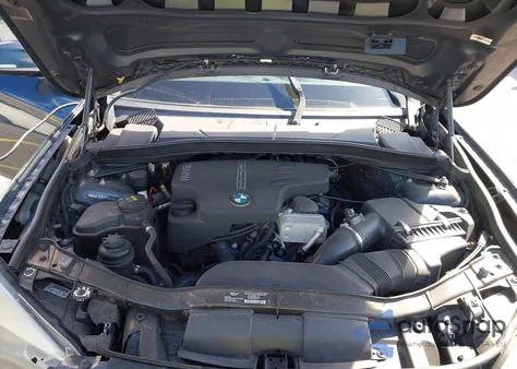 2015 BMW X1 xDrive28I из США, поврежденный, VIN WBAVL1C57FVY30820